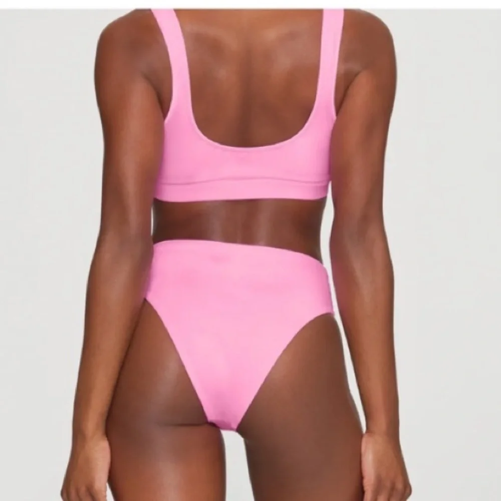 Skims SIGNATURE SWIM TANK BIKINI TOP NWT Sz Small Color Light Pink - Picture 2 of 7